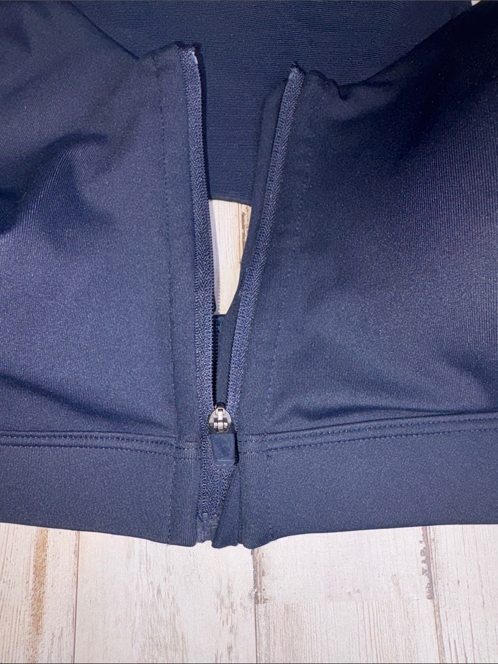 Old Navy Active Go Dry Front-Zip Sports Bra - Navy Blue 38DD - Picture 7 of 13
